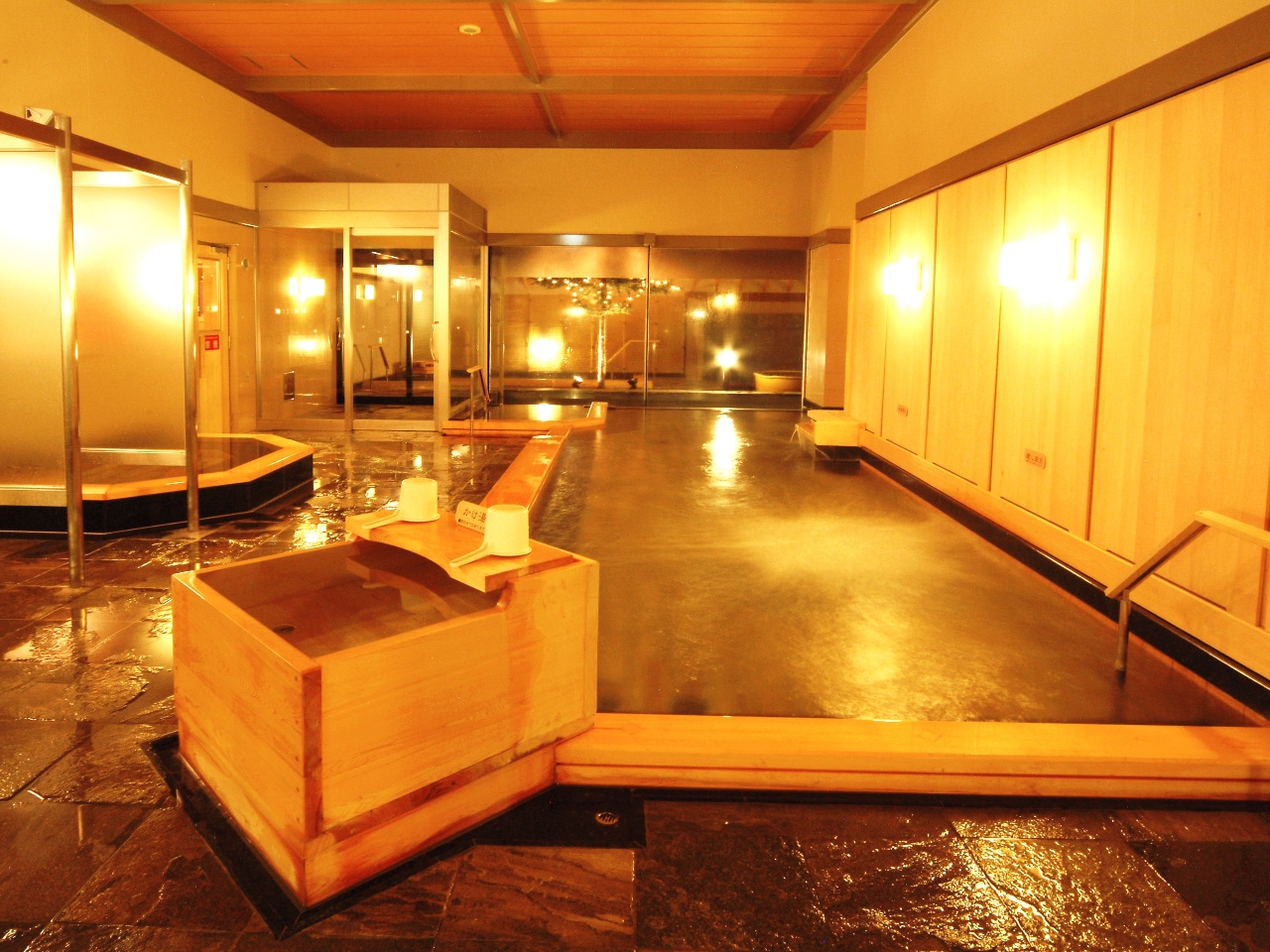 'Kiraku no Yu' Indoor Bath