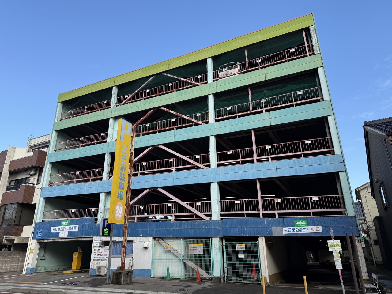 Mikkaichi multi-level parking garage