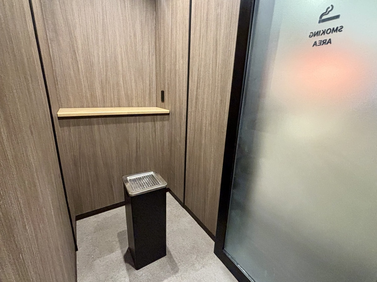   smoking area