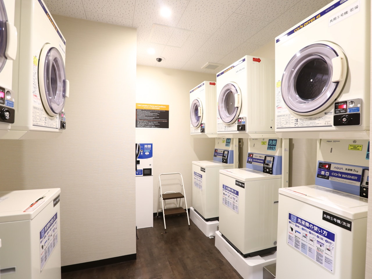 [Laundromat (4F)] Washing: 500 yen / Dryer: 100 yen per 30 minutes